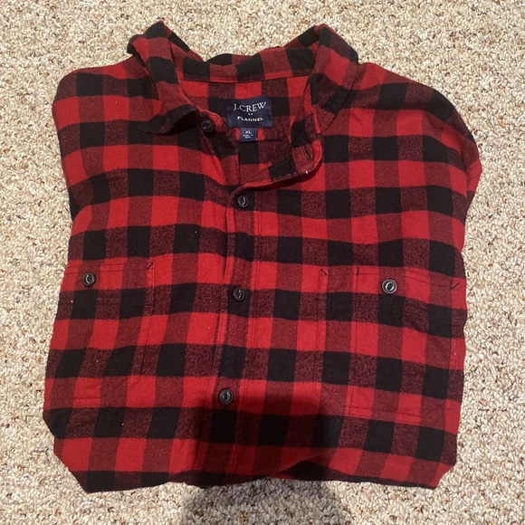 3 for 1** flannel shirts. - Picture 2 of 7